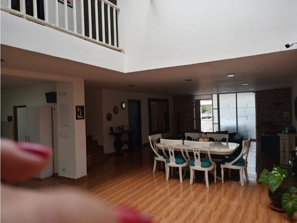 ALQUILO HERMOSA CASA COMERCIAL OESTE CALI.