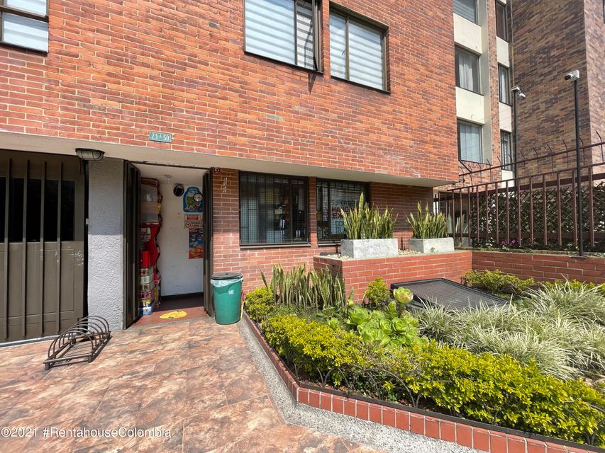 Comercial en  Pontevedra(Bogota) cod: 22-1578