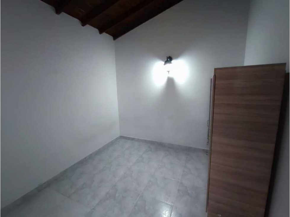 Se vende casa en unidad cerrada. Sector alcazares en sabaneta.